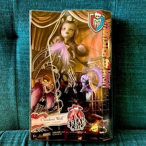 New in box Monster High Freak Du Chic Clawdeen Wolf Doll